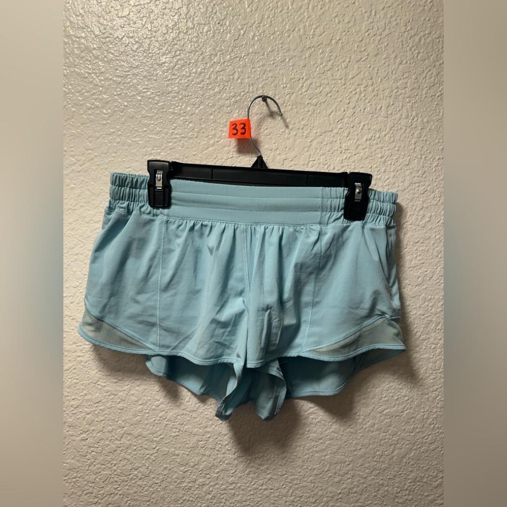 Lululemon low rise Hotty hot shorts size 10. A33